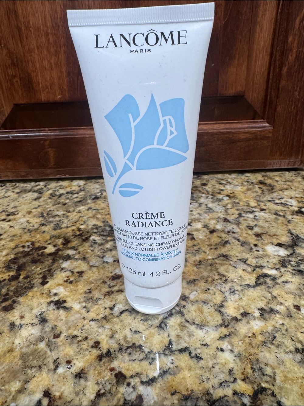 Lancôme Crème Radiance Gentle Cleansing Cream - White/Light Blue 4.2 Oz. New